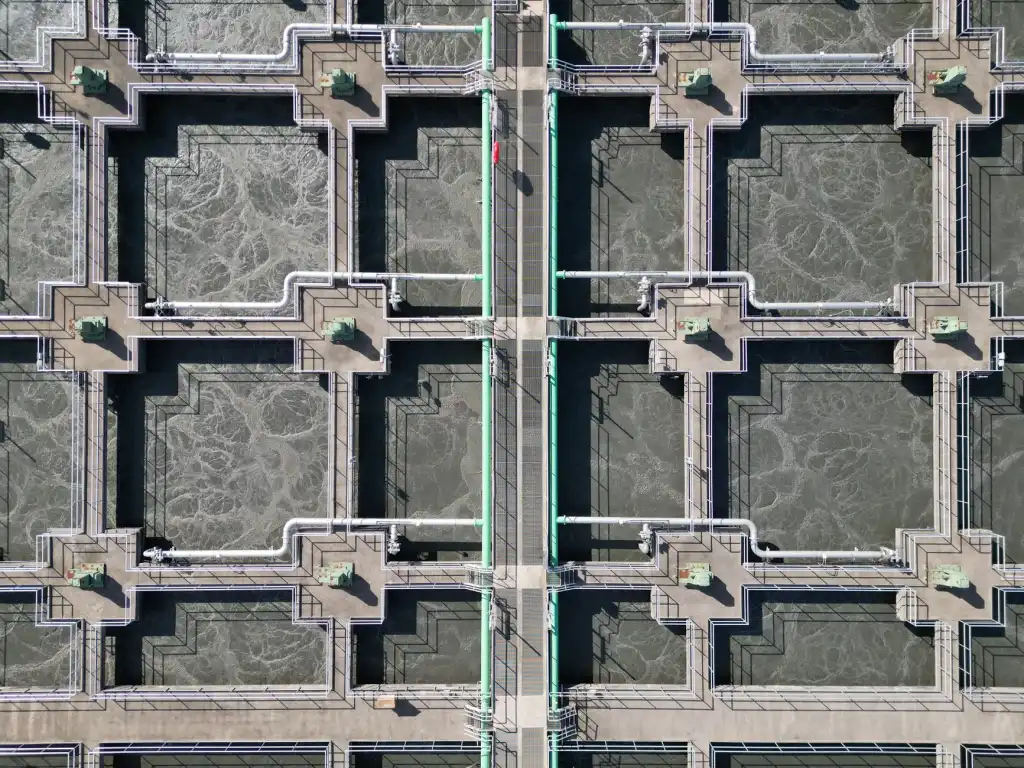 2025年家装地板选购要点：实木复合与强化地板应用对比