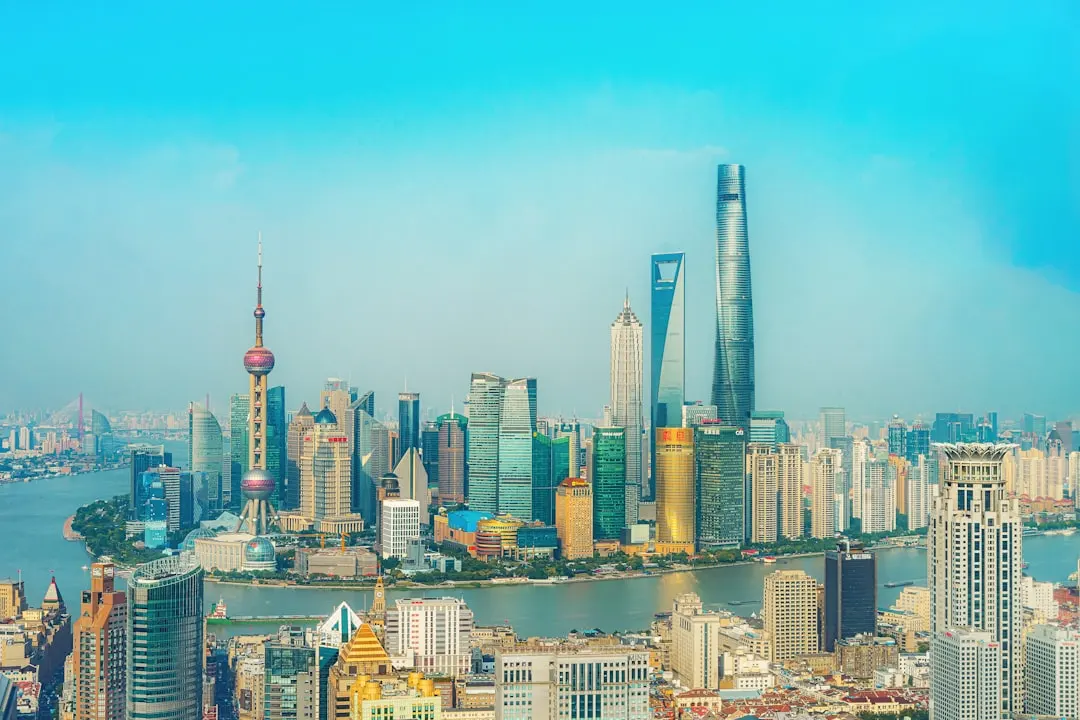 家庭装修中墙纸与乳胶漆的环保性与使用寿命综合评估